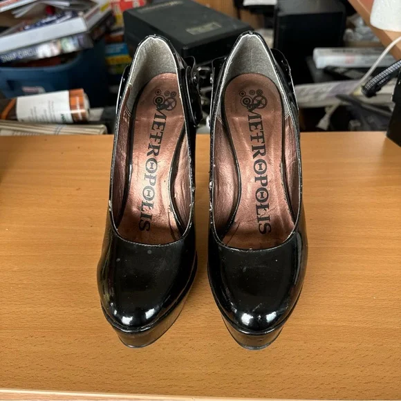 Metropolis Shoes - Picture 7 of 13